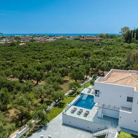 Trevilat - 4 Bedrooms With Private Pool, By Zantewize Вилла
