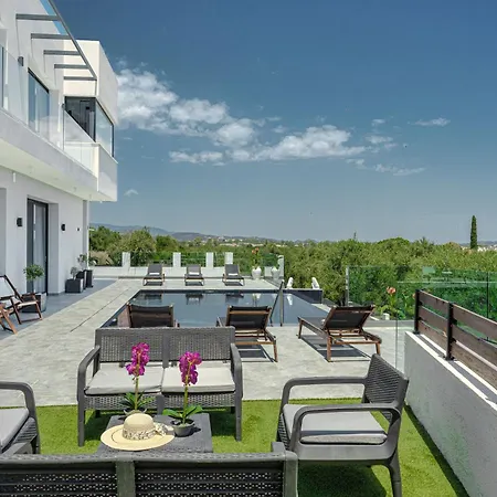 Trevilat - 4 Bedrooms With Private Pool, By Zantewize