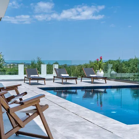 Trevilat - 4 Bedrooms With Private Pool, By Zantewize Вилла