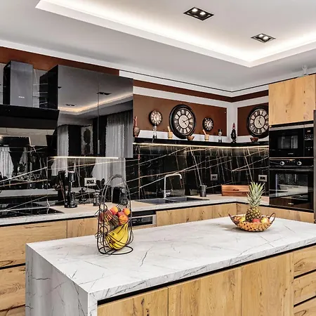 Trevilat - 4 Bedrooms With Private Pool, By Zantewize וילה *